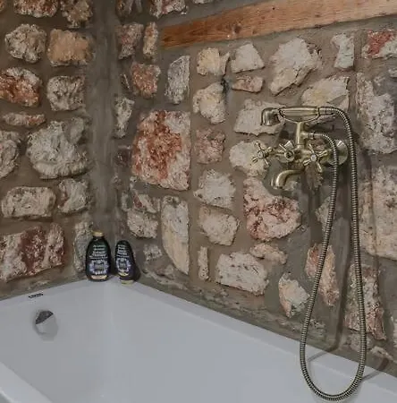 木屋 Petronas Land House 2 *