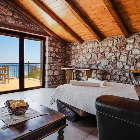 Petronas Land House 2 木屋 *