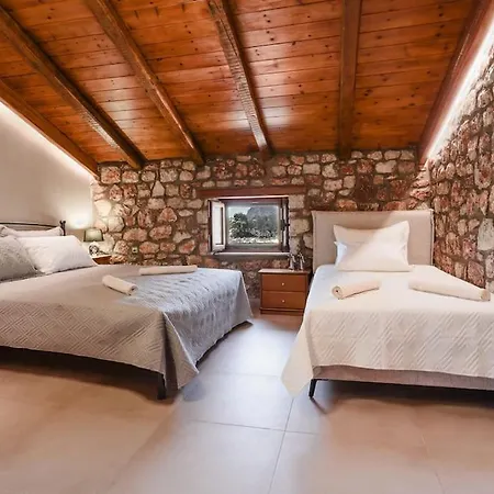 Petronas Land House 2 Chalet *