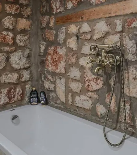 샬레 Petronas Land House 2 *